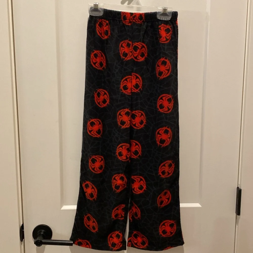 Boy’s Marvel Spider-Man Pajama Set.‎ Flannel material. Black and Red.